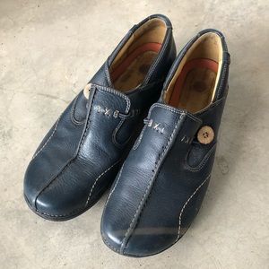 Clarks Unstructured Un Loop Leather Slip-on Clogs